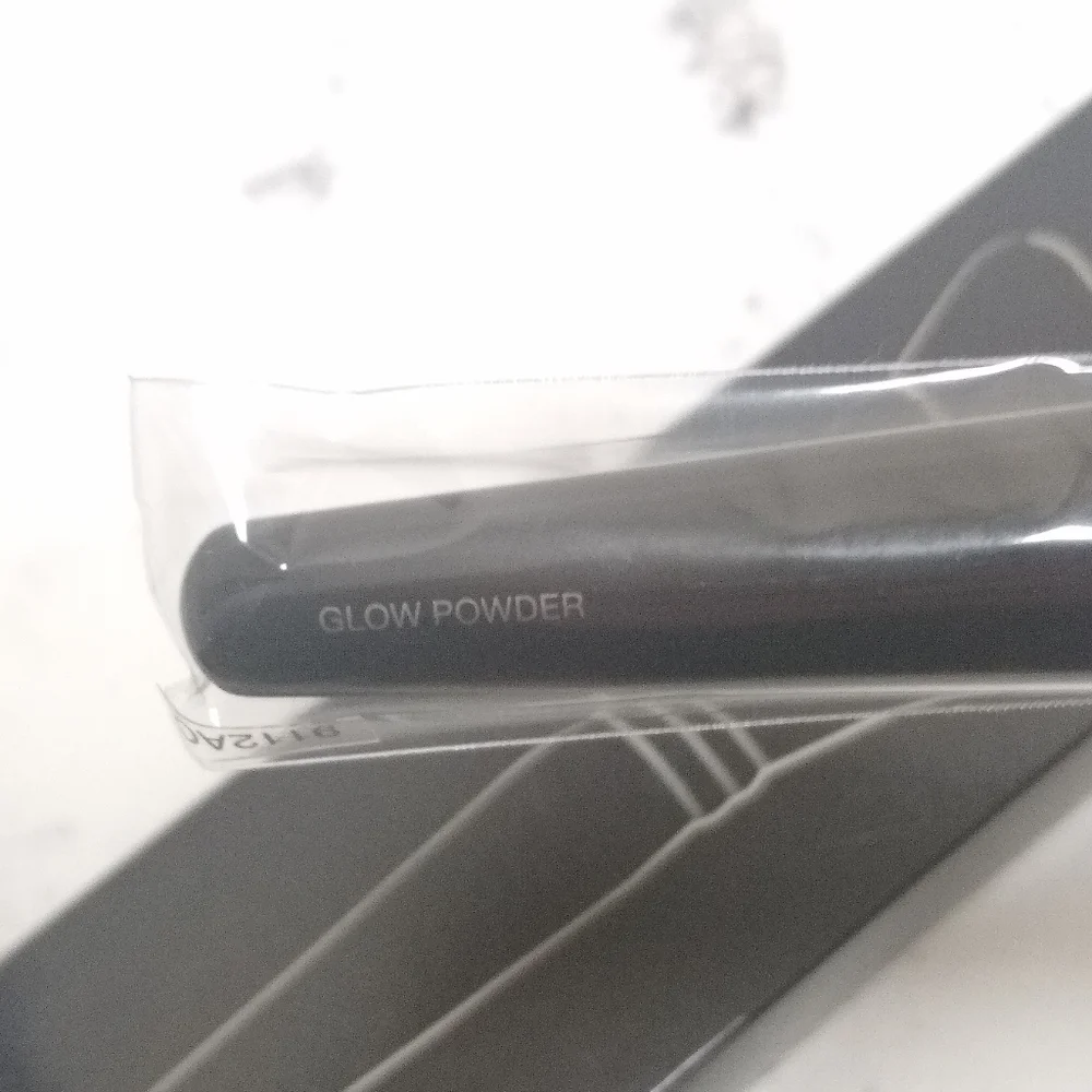 Laura Mercier Glow Powder Brush